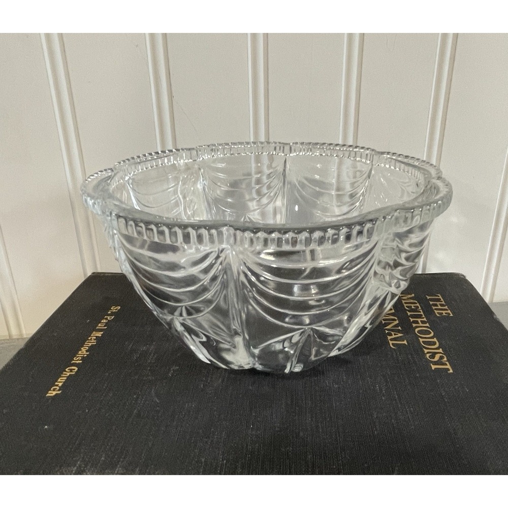Vintage Kig Indonesia Crystal‎ Clear Glass Bowl Scalloped Rim Candy Nut Dish